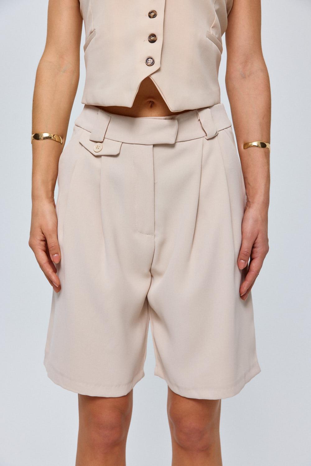 Beigefarbene Bermudashorts mit Bundfalten - Damen