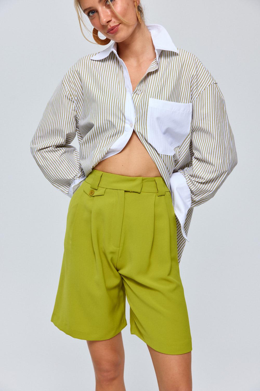 Grüne Bermudashorts mit Bundfalten - Damen